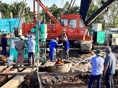 コンクリートくい内部に閉じ込められた少年、死亡と判断 ベトナム