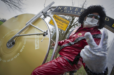 ツール・ド・フランス名物「悪魔おじさん」 新作はマイケル・ジャクソン