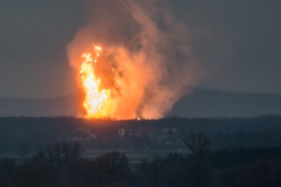 オーストリアの大規模天然ガス施設で爆発、1人死亡18人負傷