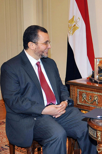エジプト大統領、首相にカンディール氏を指名