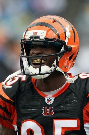 NFLスター選手のチャリティ、電話番号の誤植で企業が謝罪