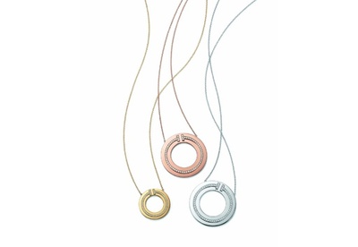 ダイヤが煌めく「ティファニー T」コレクション新作ペンダント