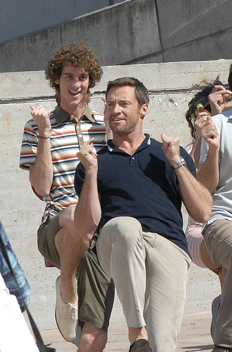 何のCM？ノリノリで撮影中のヒュー・ジャックマン