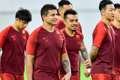 中国サッカー代表チームに初の帰化選手 元アーセナルの李可