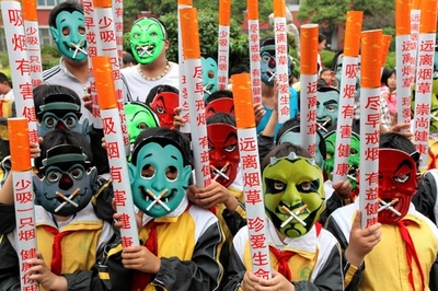 電子たばこ普及で上海の喫煙者低年齢化、成人と女性の喫煙率も上昇