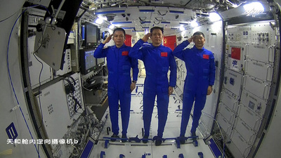 中国の宇宙ステーションで初の船外活動