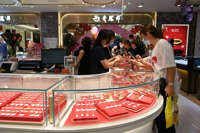 中国の若者に金の装飾品が人気 ダサいイメージからオシャレに