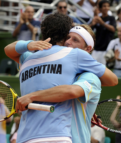 アルゼンチン 3連勝で英国降し準々決勝へ