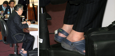 ペルーのフジモリ元大統領、裸足にサンダルで出廷