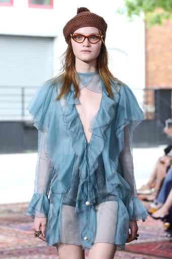 エキセントリックなパターンをレトロに、「グッチ」16年クルーズ