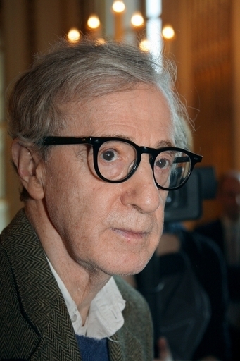 ウディ・アレンがアパレル会社に賠償請求、場外ですでに泥仕合