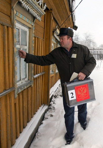 ロシア下院選挙、村では一般家庭の「台所」が投票所