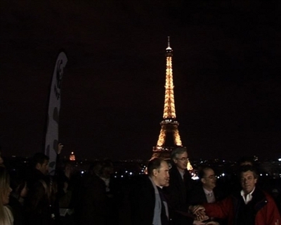 【動画】エッフェル塔、「アースアワー」で1時間の消灯
