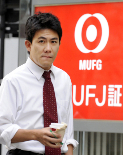 三菱UFJ中間決算、純利益64％減の920億円