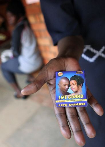 小さすぎるコンドームはエイズ対策を阻害、ウガンダの議員ら警告