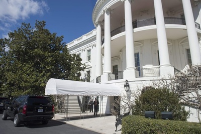 大統領警護隊、ホワイトハウス侵入者を逮捕 トランプ大統領は無事