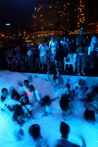 泡泡パーティーで3人が感電死、トルコ