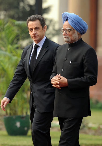 仏・インド両首脳、民生用原子力協力や軍事提携拡大で合意