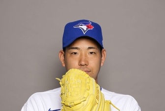 ブルージェイズの菊池ら、春季キャンプ恒例のフォトデーに参加