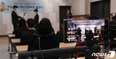 韓国・教師のショート動画“人気者アピール”にうんざり…生徒から不満噴出「学校が撮影スタジオみたい」