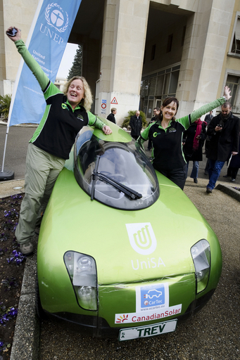 クリーンな電気自動車、「80日間世界一周」に成功