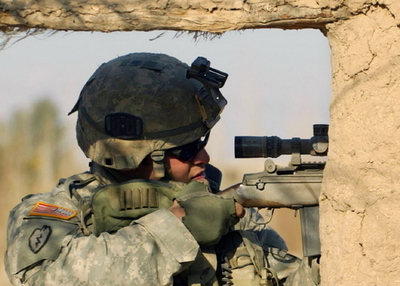 謎の「バグダッドのスナイパー」、インターネット映像で欧米社会に警告