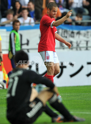 イングランド オウンゴールで日本に逆転勝ち 国際親善試合 写真12枚 ファッション ニュースならmode Press Powered By Afpbb News