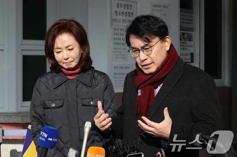 7日午前にソウル拘置所にユン大統領と接見した後、記者団の質問に答える国民の力議員=写真は記事の内容とは関係ありません(c)news1