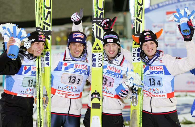 ＜FISノルディックスキー世界選手権2007＞オーストリア ラージヒル団体で金メダルを獲得 - 札幌