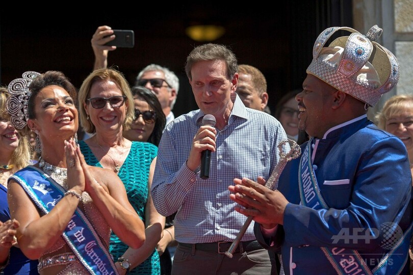 リオのカーニバル開幕、超保守派の市長出席も鍵に触らず？