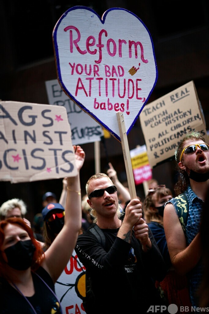 12歳少年2人、暴動への関与認める 英国