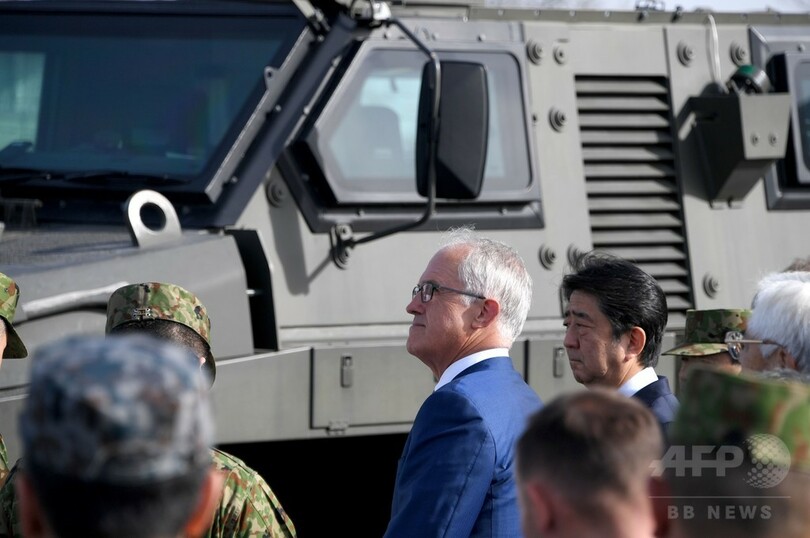 日豪首脳、千葉の陸自演習場を視察 安保協定の締結視野に