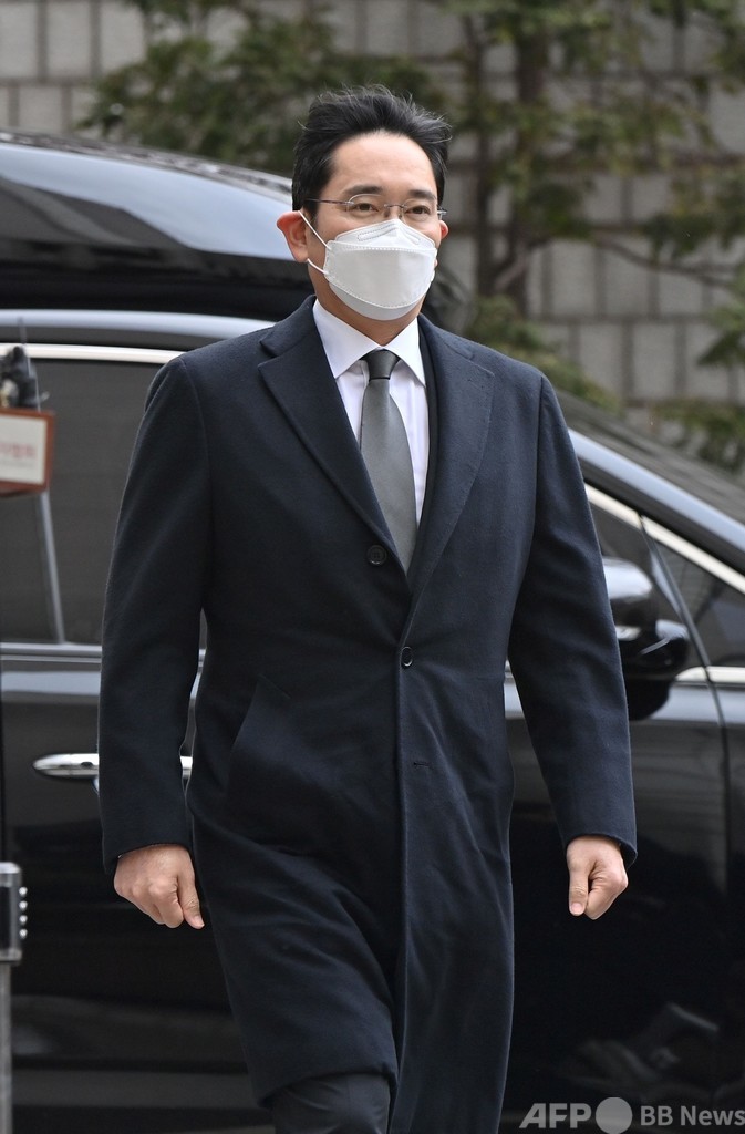 サムスン電子副会長、贈賄罪で懲役2年6月 経営トップ不在に