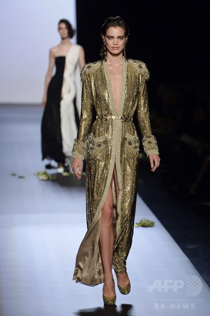 ナオミ・キャンベルもランウェイに、「ジャンポール・ゴルチエ」15年春夏オートクチュール