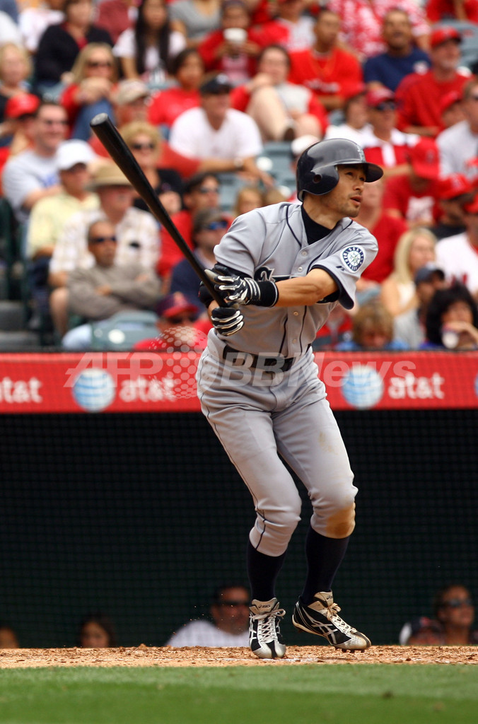 イチロー 本塁打含む4安打で連続試合安打を24に 写真7枚 国際ニュース Afpbb News