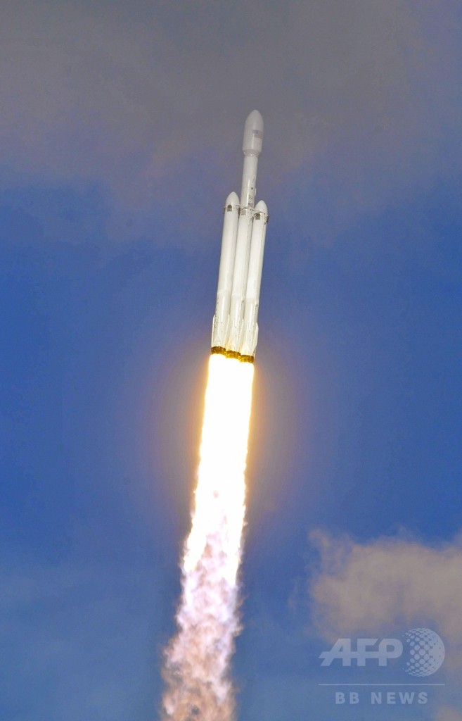 スペースX、最強ロケット打ち上げ 競合の2倍の積載量 写真15枚 国際 