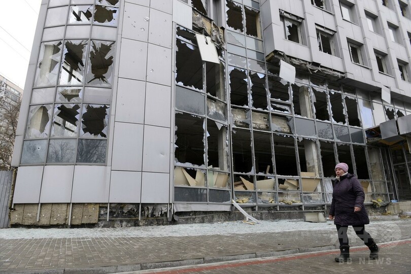 ウクライナ大統領、東部の行政機能停止を命令