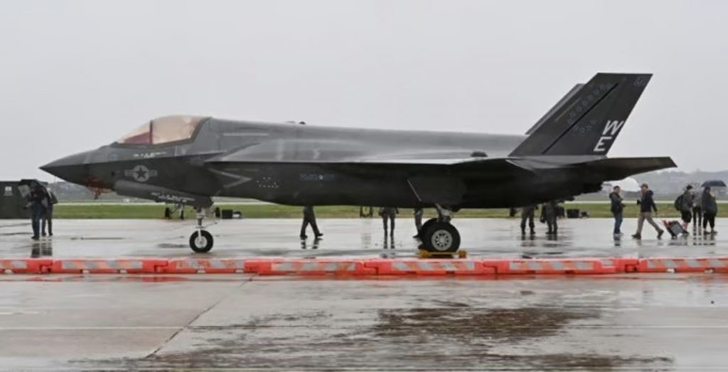在韓米軍基地で戦闘機を違法撮影…無断で侵入・台湾の2人を摘発 写真枚
