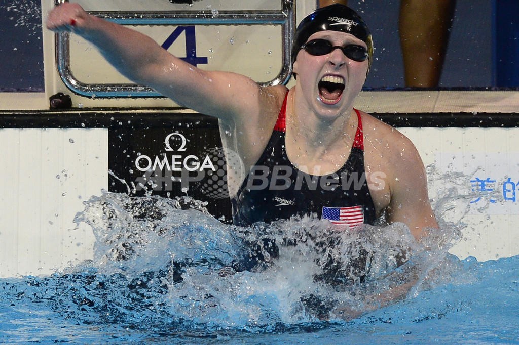 Angela didn t swim fast. Кэти Ледеки американская пловчиха. Кэти Ледеки биография. Кэти Ледеки в купальнике.