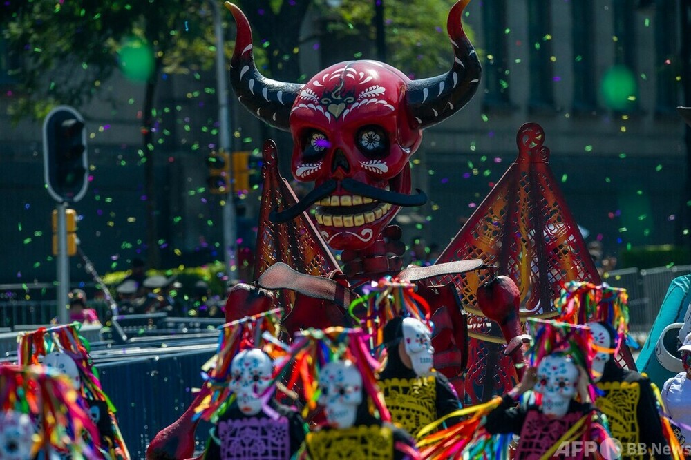 メキシコ市 死者の日 のパレード再開 写真18枚 国際ニュース Afpbb News
