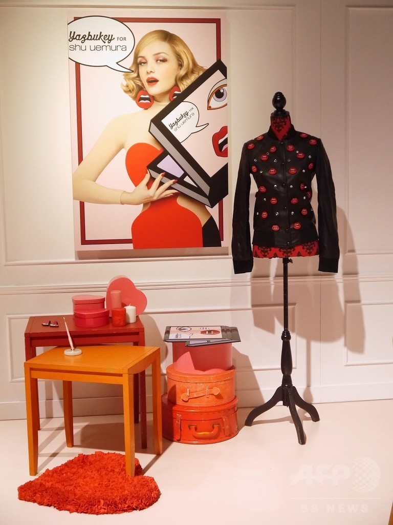 『ヤズブキー for シュウ ウエムラ』発売記念イベントにデザイナー本人も登場