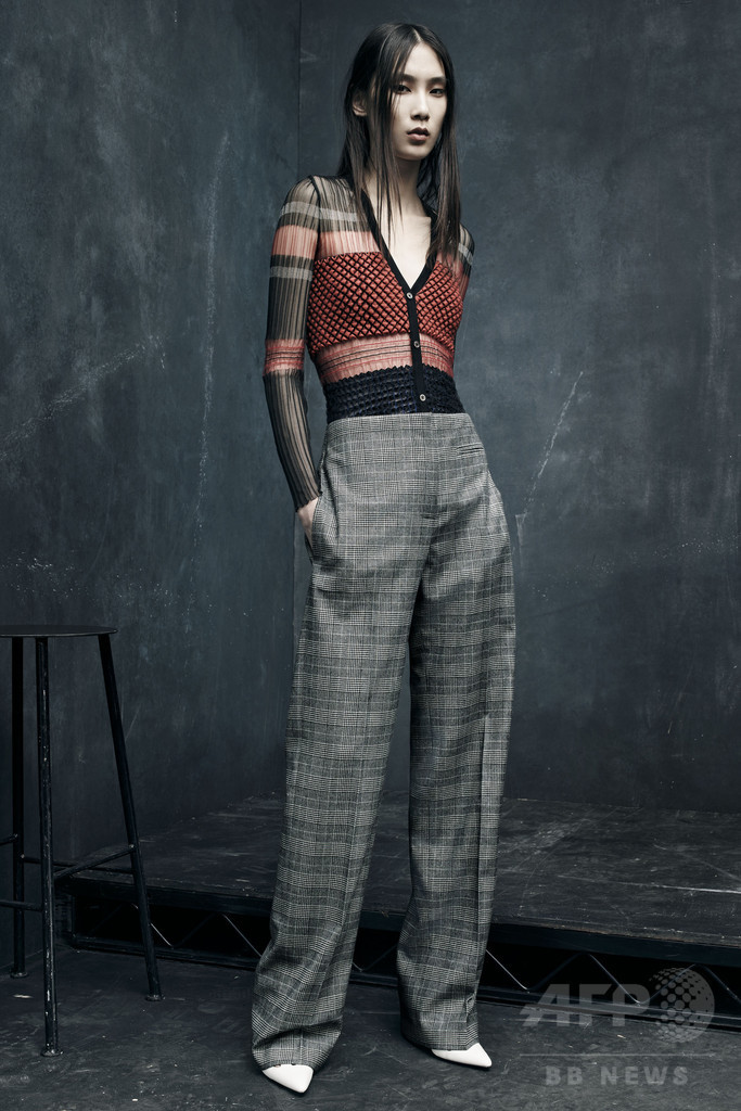 マニッシュなシルエットに注目、「アレキサンダー ワン」15年プレフォール