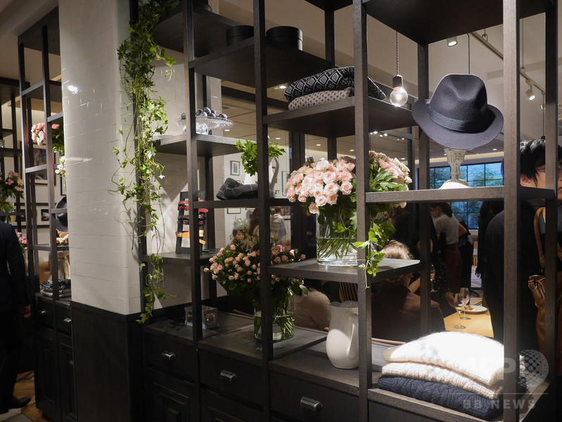 イネス来日、「ユニクロとのコラボは自由な組み合わせで楽しんで」