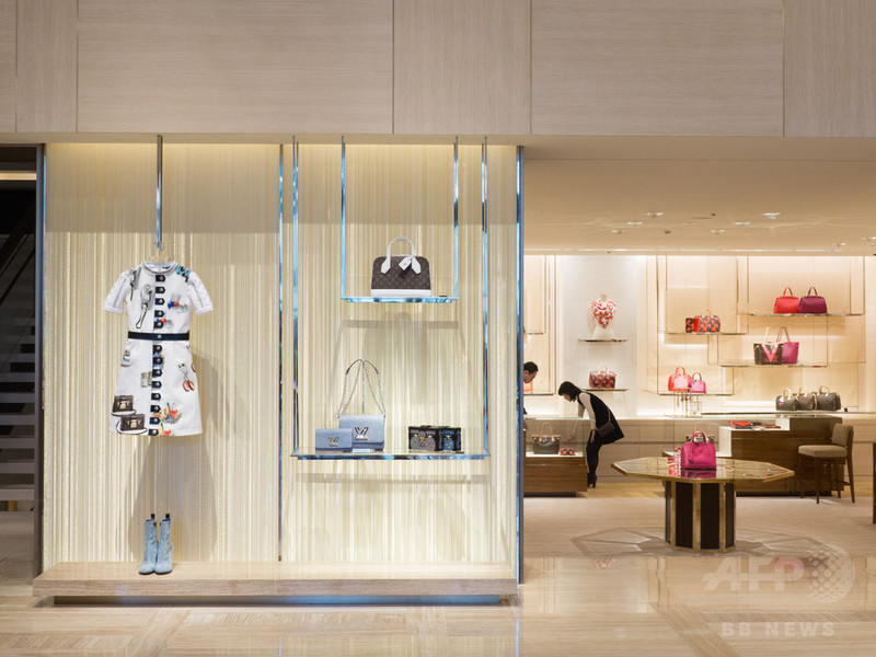 「ルイ・ヴィトン」表参道店がリニューアルオープン、先行発売アイテムも