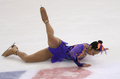 転倒する安藤。(c)AFP/Getty Images Nick Laham