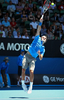 サーブを放つロジャー・フェデラー。(c)AFP/Torsten BLACKWOOD