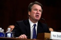 米上院司法委員会の公聴会で証言する最高裁判事候補のブレット・カバノー氏。米首都ワシントンで（2018年9月27日撮影）。(c)Andrew Harnik / POOL / AFP