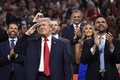 米ウィスコンシン州ミルウォーキーで開催された共和党大会に出席したドナルド・トランプ前大統領（2024年7月15日撮影）。(c)Brendan SMIALOWSKI / AFP