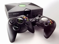 ハンガリー・シャールバール（Sarvar）の工場で生産されたマイクロソフト（Microsoft）の家庭用ゲーム機「Xbox」（2001年11月撮影）。(c)AFP/MICROSOFT
