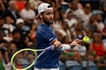 テニス、男女混合国別対抗戦「ユナイテッドカップ」決勝、米国対イタリア。リターンを打つイタリアのマッテオ・ベレッティーニ（2023年1月8日撮影）。(c)Saeed KHAN / AFP